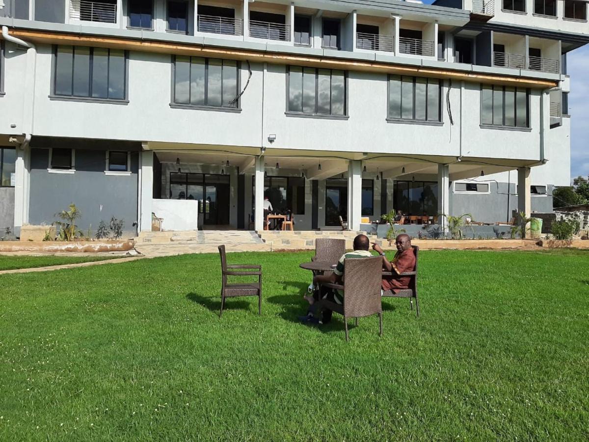 The Willis Hotel, Bomet 외부 사진